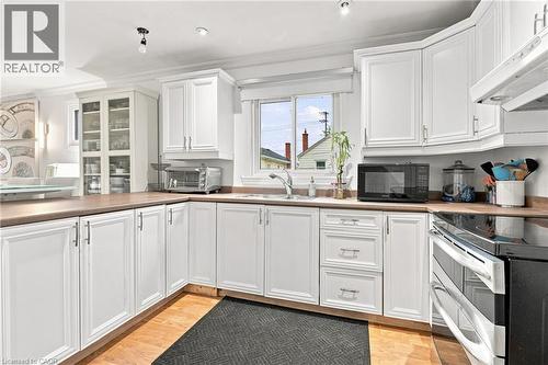 328 Woodward Avenue, Hamilton, ON - Indoor Photo Showing Kitchen