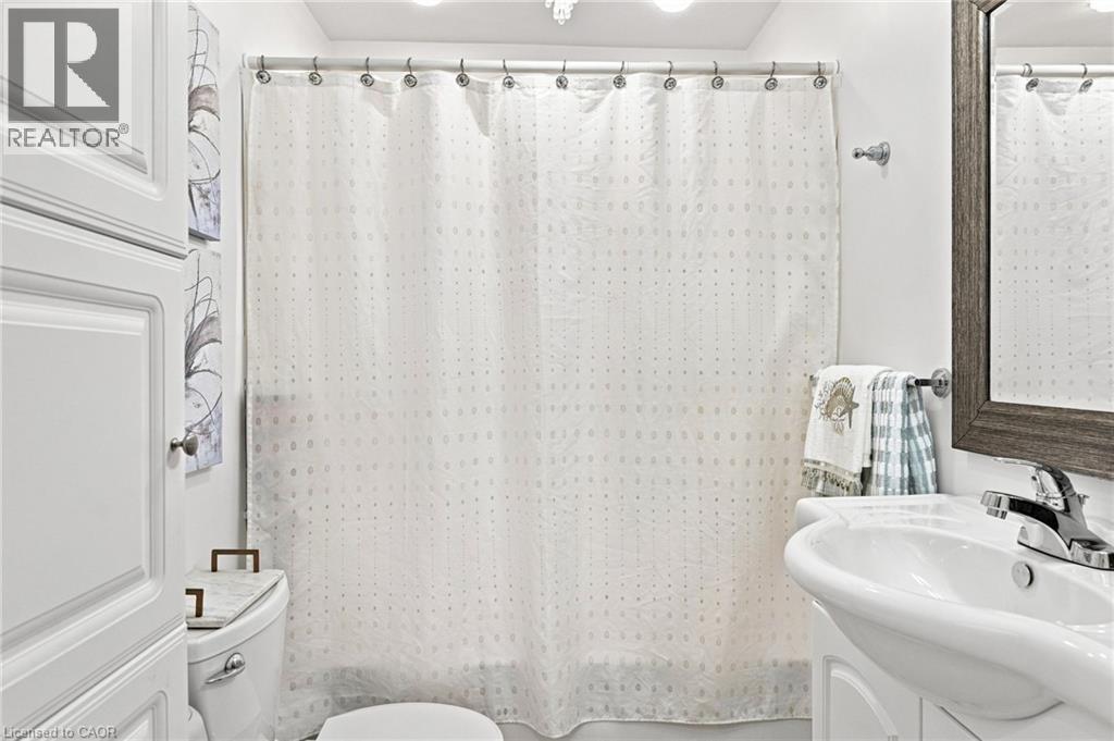 328 Woodward Avenue, Hamilton, ON - Indoor Photo Showing Bathroom