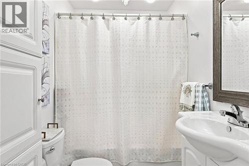 328 Woodward Avenue, Hamilton, ON - Indoor Photo Showing Bathroom