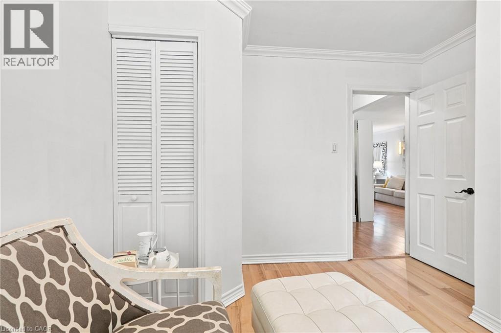 328 Woodward Avenue, Hamilton, ON - Indoor Photo Showing Bedroom