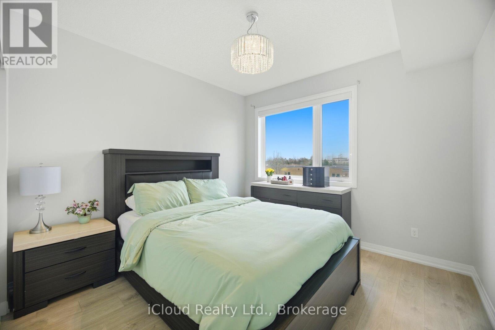 208 - 295 Cundles Road E, Barrie, ON
