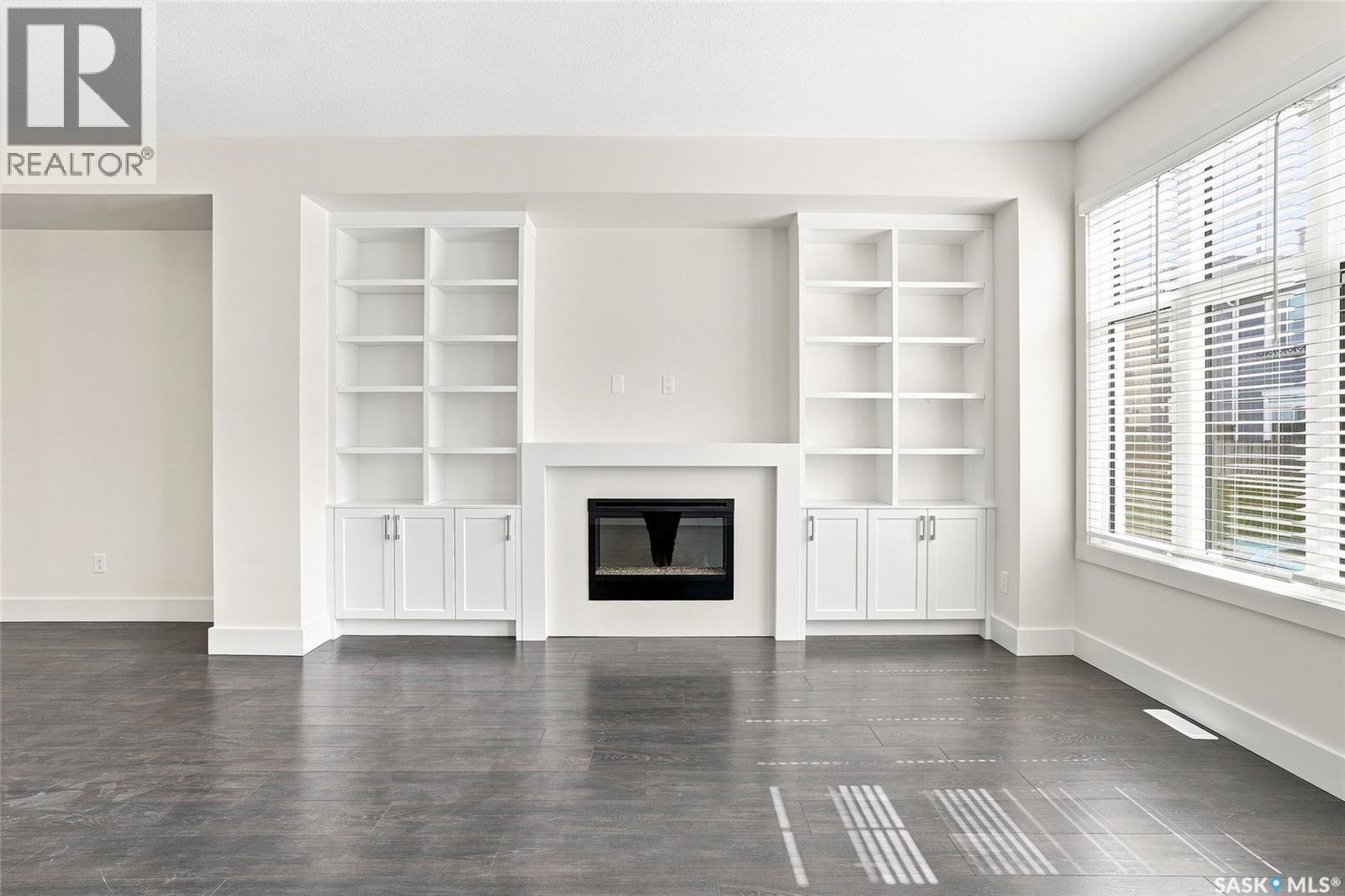 724 701 Meadows Boulevard, Saskatoon, SK - Indoor Photo Showing Living Room With Fireplace