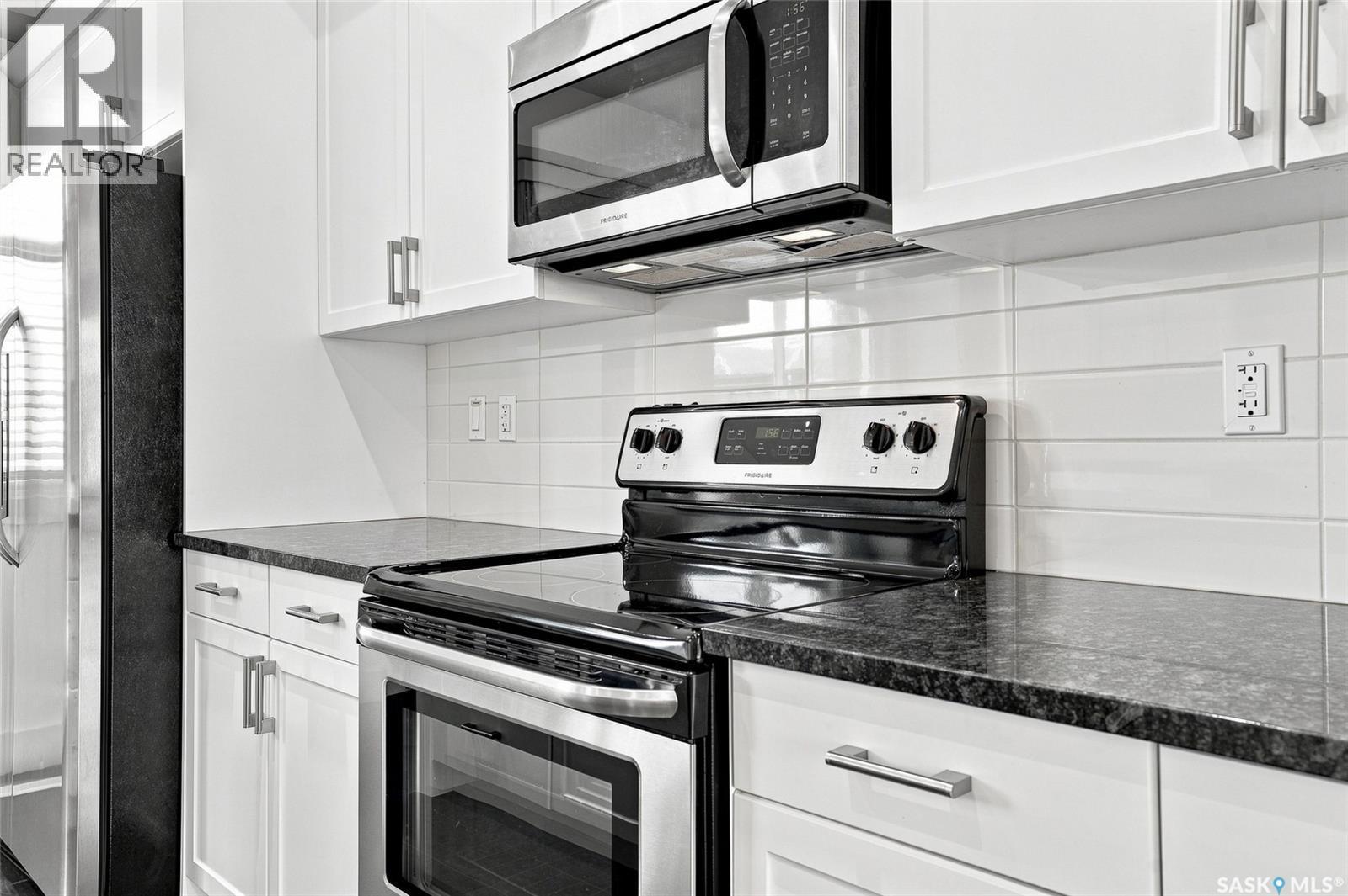 724 701 Meadows Boulevard, Saskatoon, SK - Indoor Photo Showing Kitchen