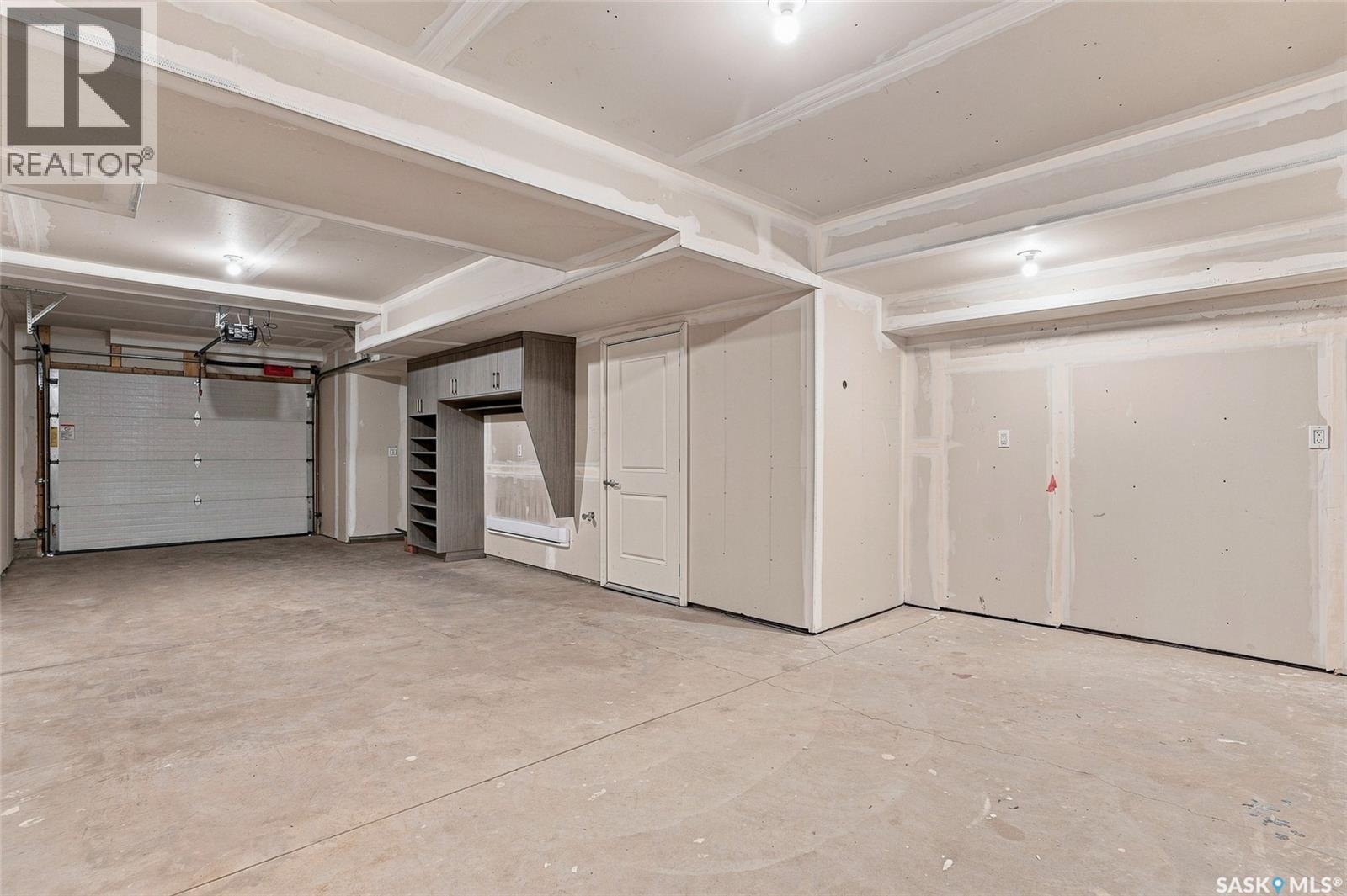 724 701 Meadows Boulevard, Saskatoon, SK - Indoor Photo Showing Garage