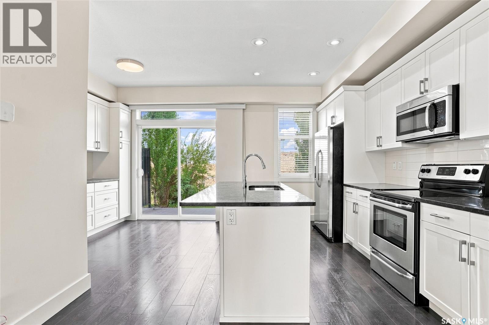 724 701 Meadows Boulevard, Saskatoon, SK - Indoor Photo Showing Kitchen With Upgraded Kitchen