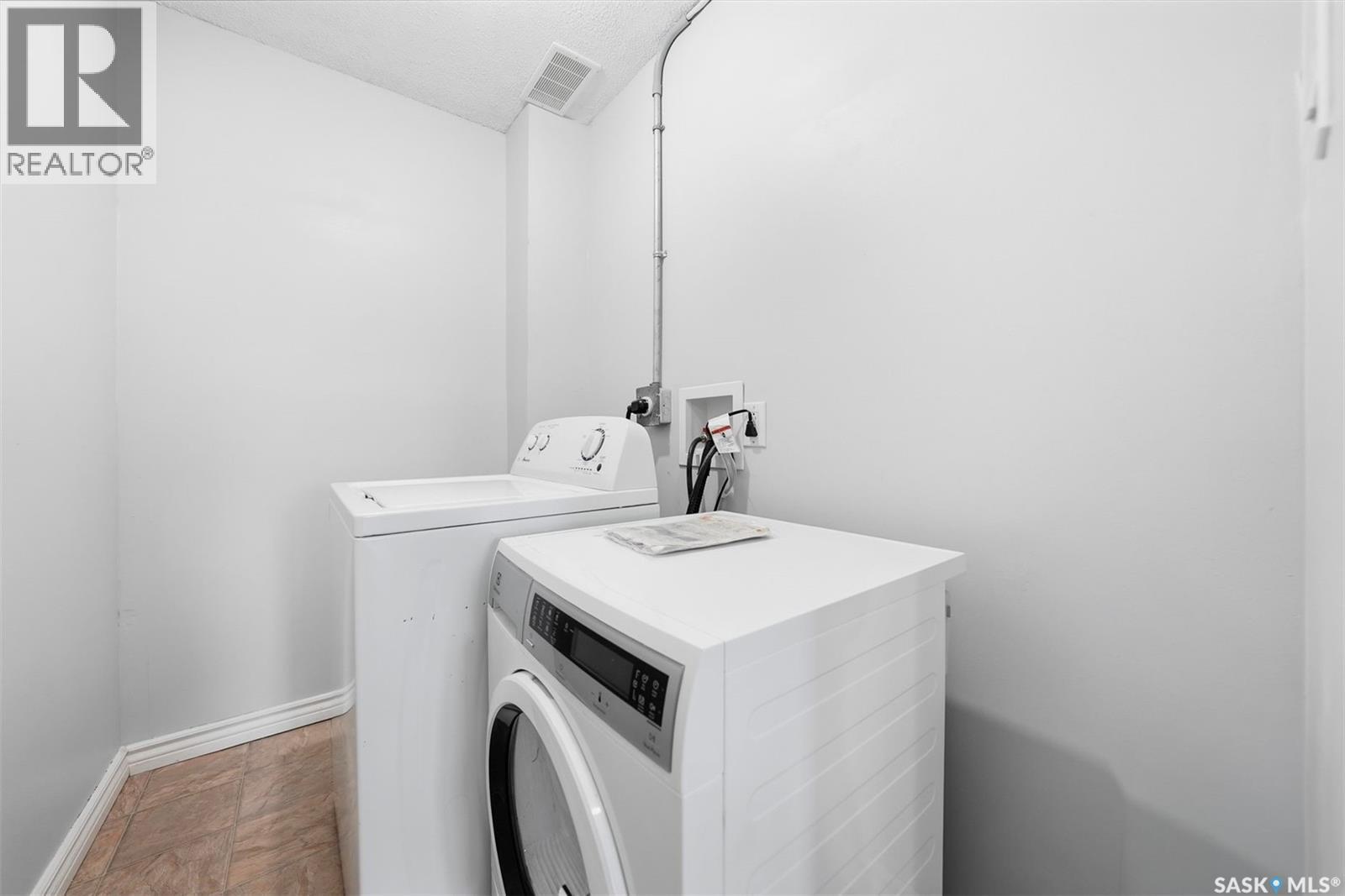 26 2 Summers Place, Saskatoon, SK - Indoor Photo Showing Laundry Room