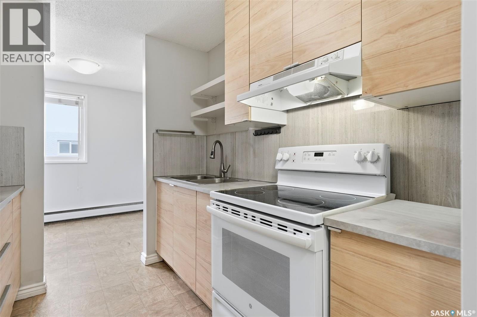 26 2 Summers Place, Saskatoon, SK - Indoor Photo Showing Kitchen With Double Sink