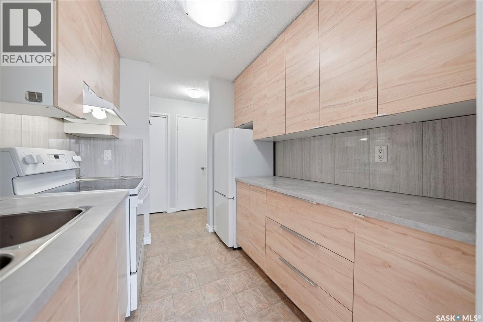 26 2 Summers Place, Saskatoon, SK - Indoor Photo Showing Kitchen
