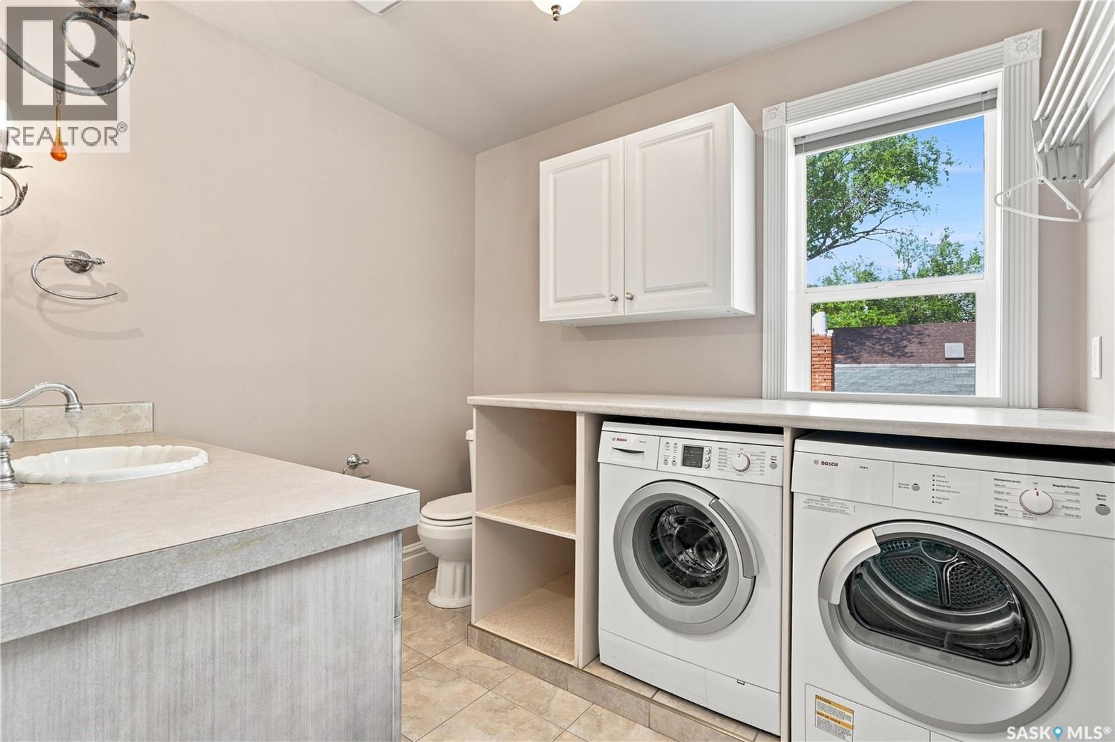 719 14Th Street E, Saskatoon, SK - Indoor Photo Showing Laundry Room