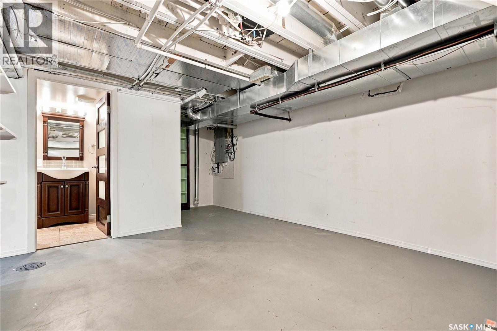 719 14Th Street E, Saskatoon, SK - Indoor Photo Showing Other Room