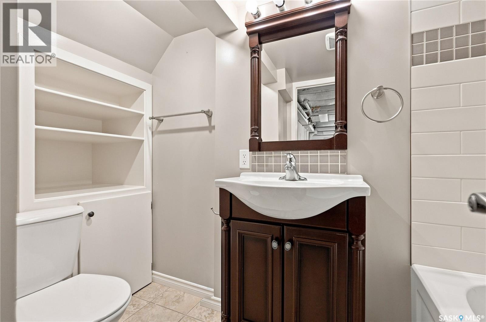 719 14Th Street E, Saskatoon, SK - Indoor Photo Showing Bathroom