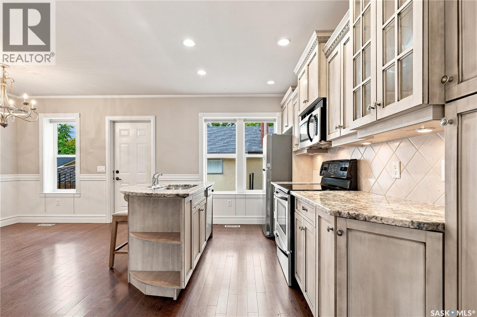 719 14Th Street E, Saskatoon, SK - Indoor Photo Showing Kitchen