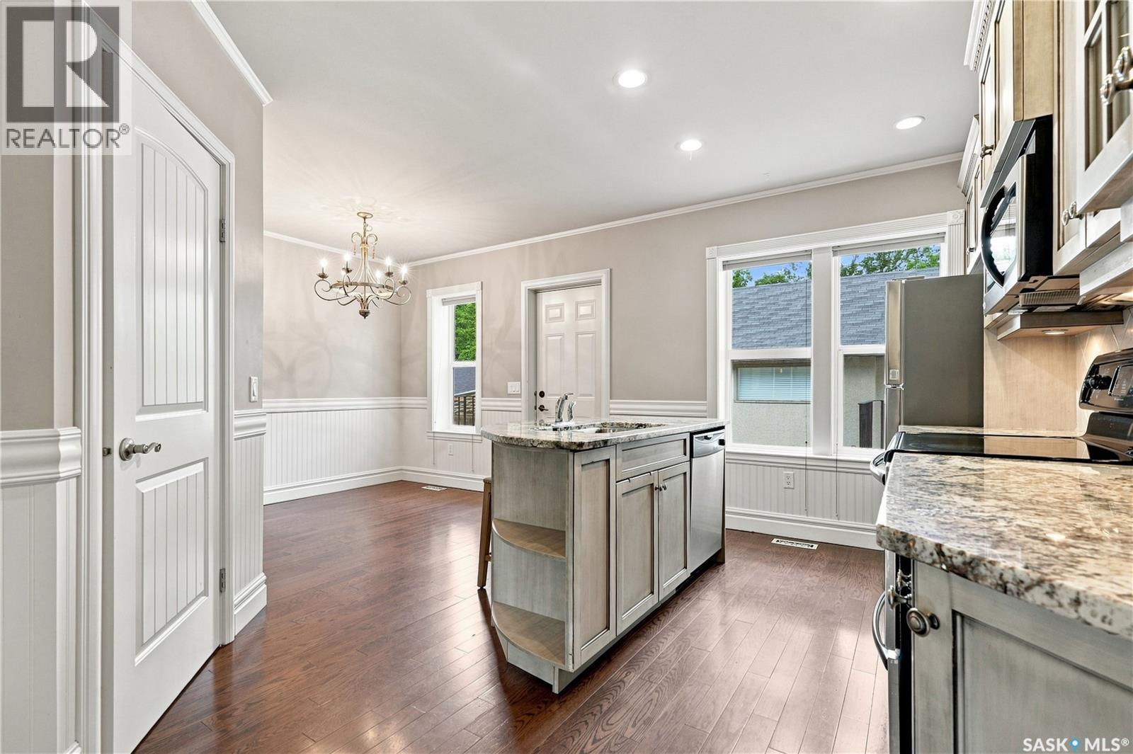 719 14Th Street E, Saskatoon, SK - Indoor Photo Showing Kitchen