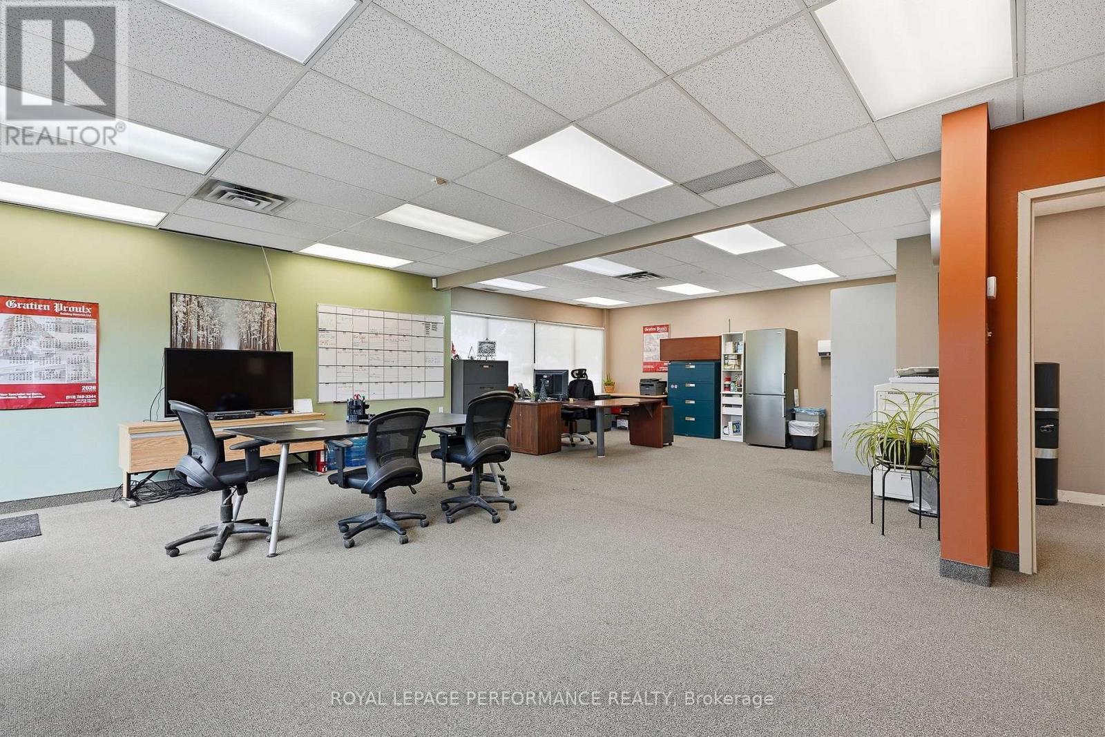 B1-B2 - 2212 Gladwin Crescent, Ottawa, ON