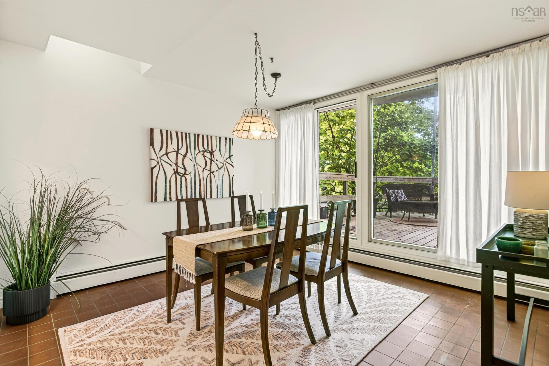 46 Old Ferry Road, Dartmouth, NS - Indoor Photo Showing Dining Room
