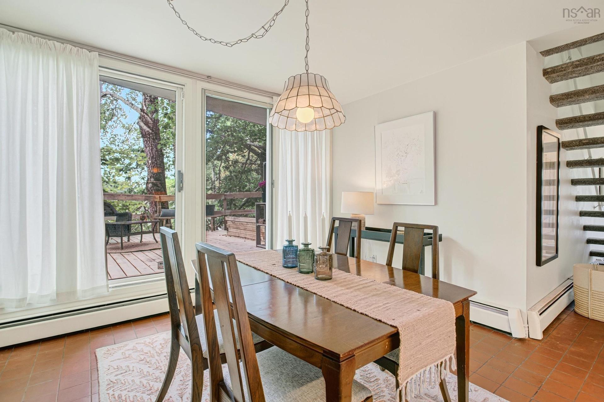 46 Old Ferry Road, Dartmouth, NS - Indoor Photo Showing Dining Room