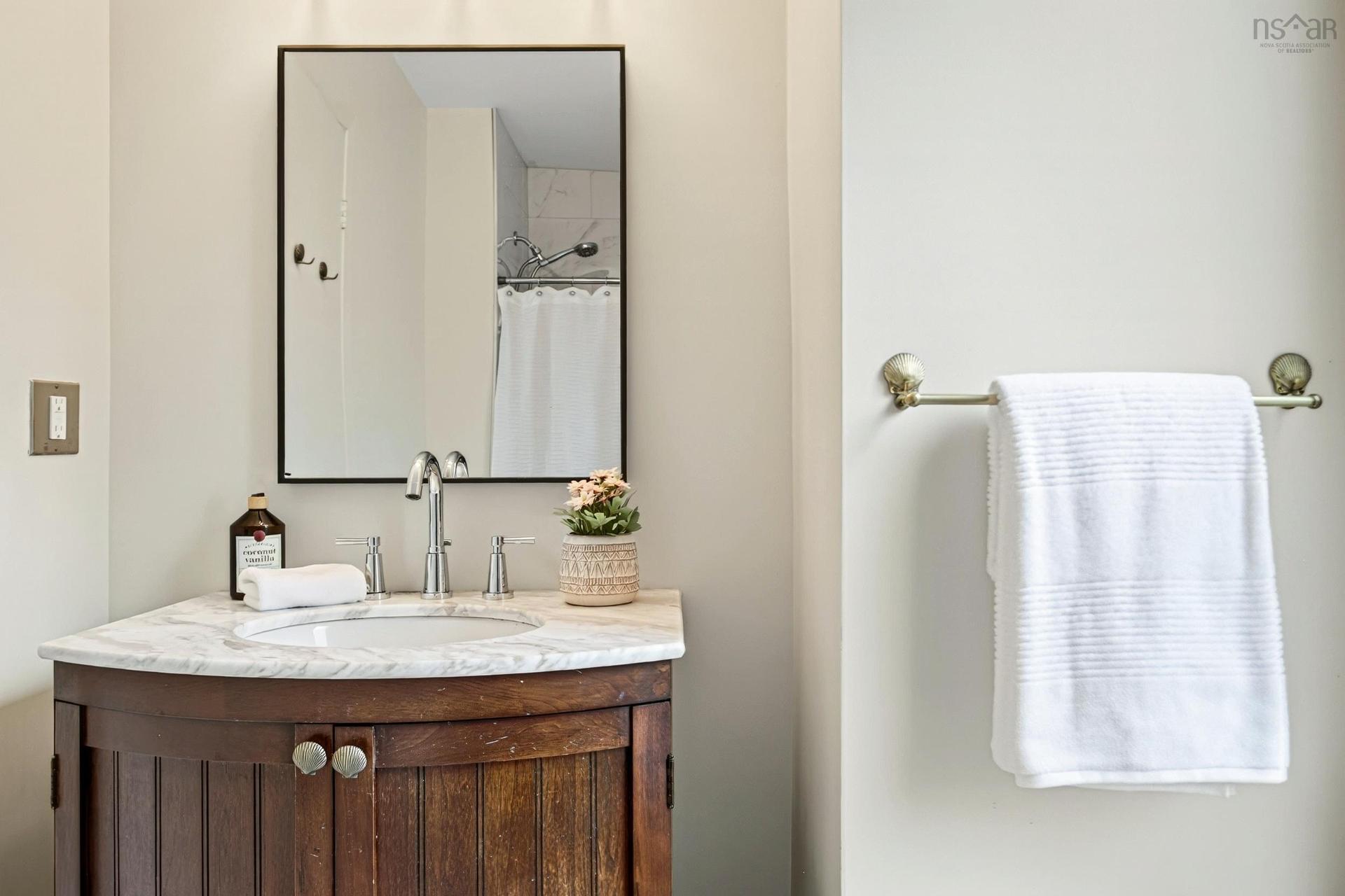 46 Old Ferry Road, Dartmouth, NS - Indoor Photo Showing Bathroom