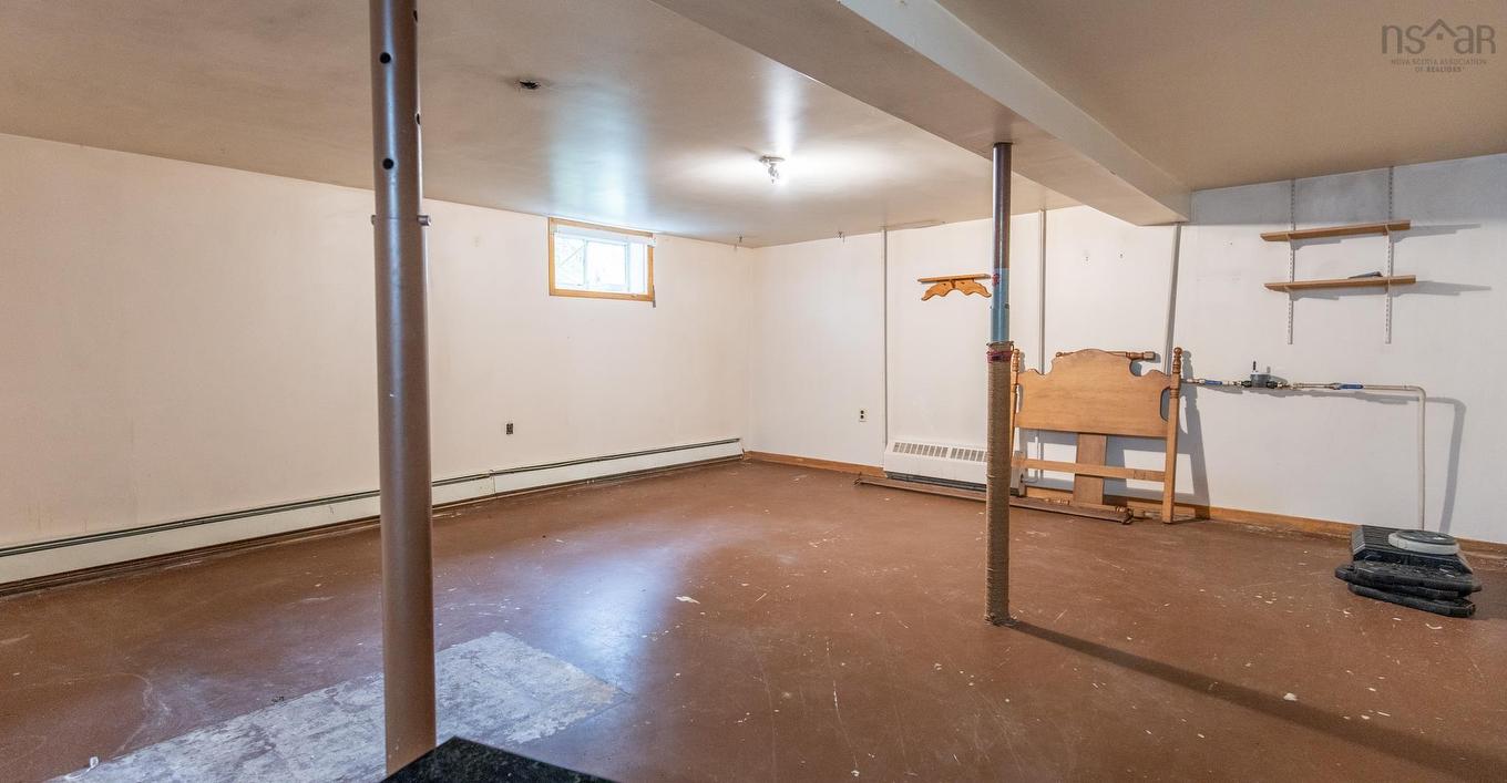 102 Parade Street, Yarmouth, NS - Indoor