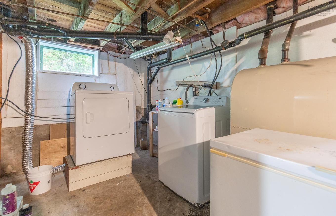102 Parade Street, Yarmouth, NS - Indoor Photo Showing Laundry Room