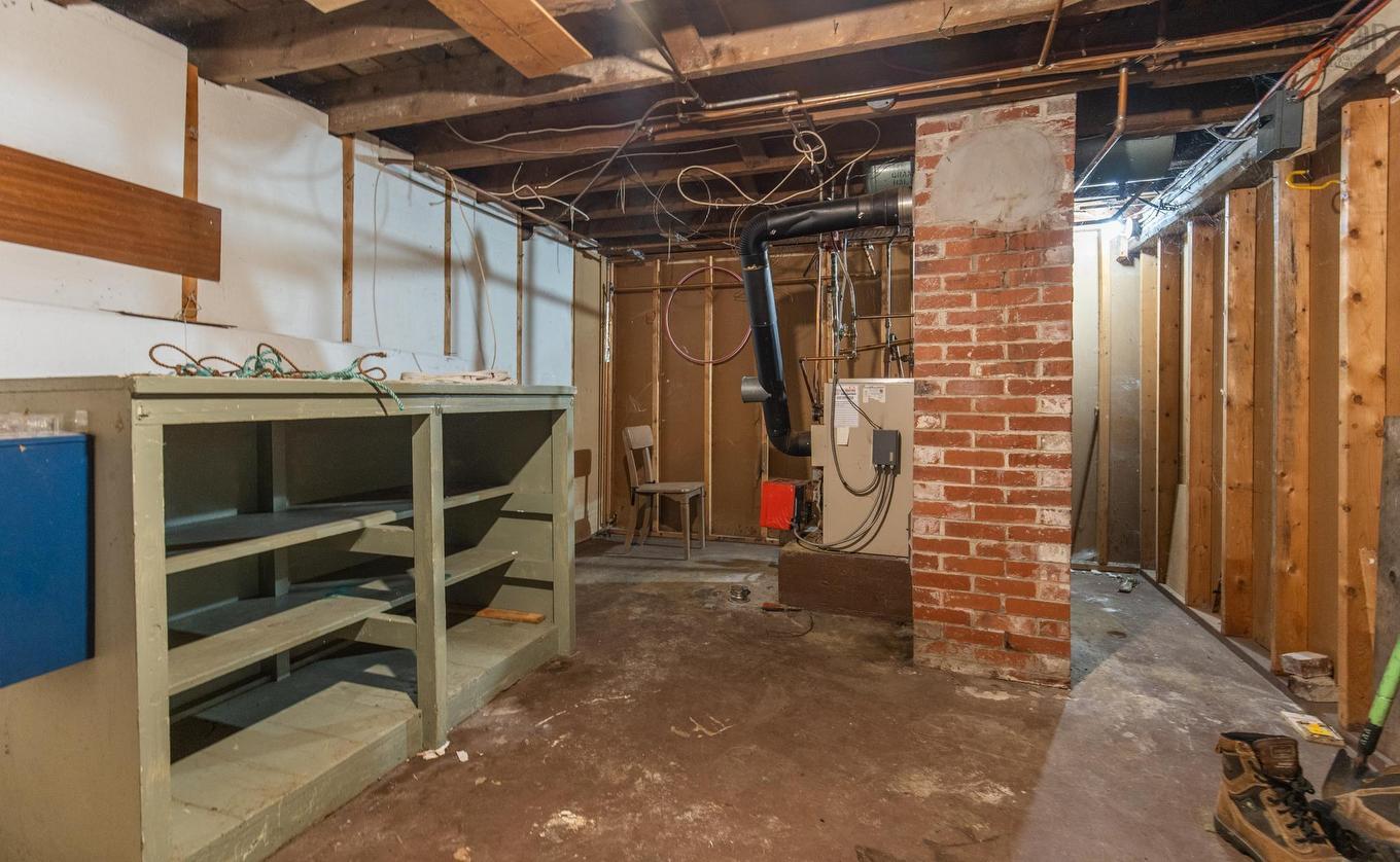 102 Parade Street, Yarmouth, NS - Indoor Photo Showing Basement