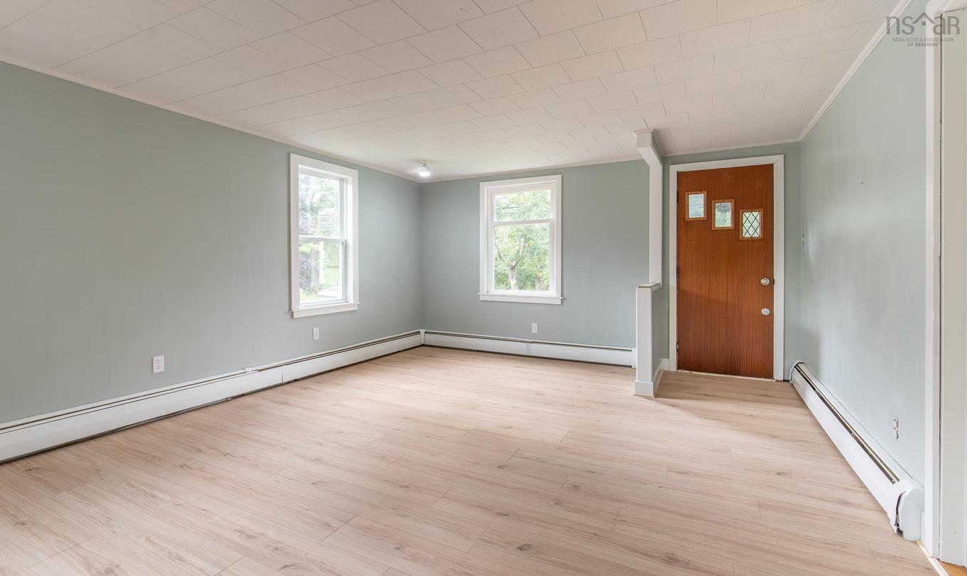 102 Parade Street, Yarmouth, NS - Indoor Photo Showing Other Room