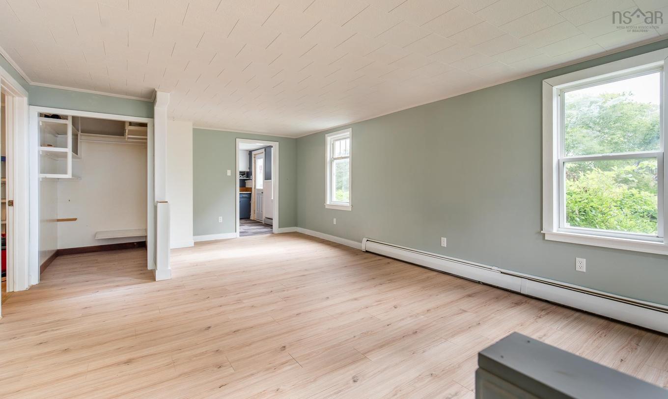 102 Parade Street, Yarmouth, NS - Indoor Photo Showing Other Room