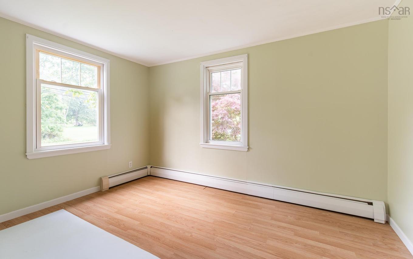 102 Parade Street, Yarmouth, NS - Indoor Photo Showing Other Room