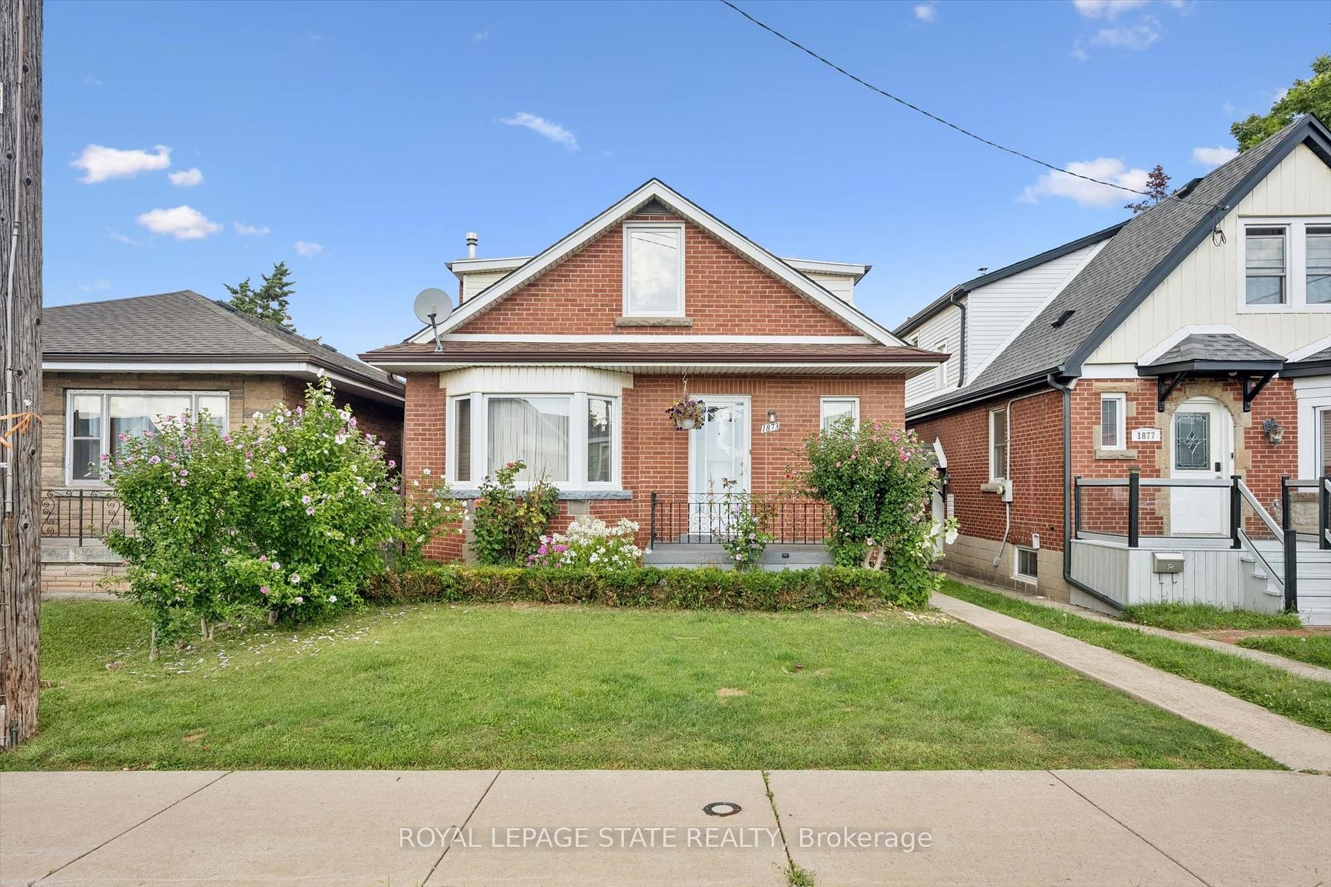 1873 Main Street E, Hamilton, ON - Outdoor