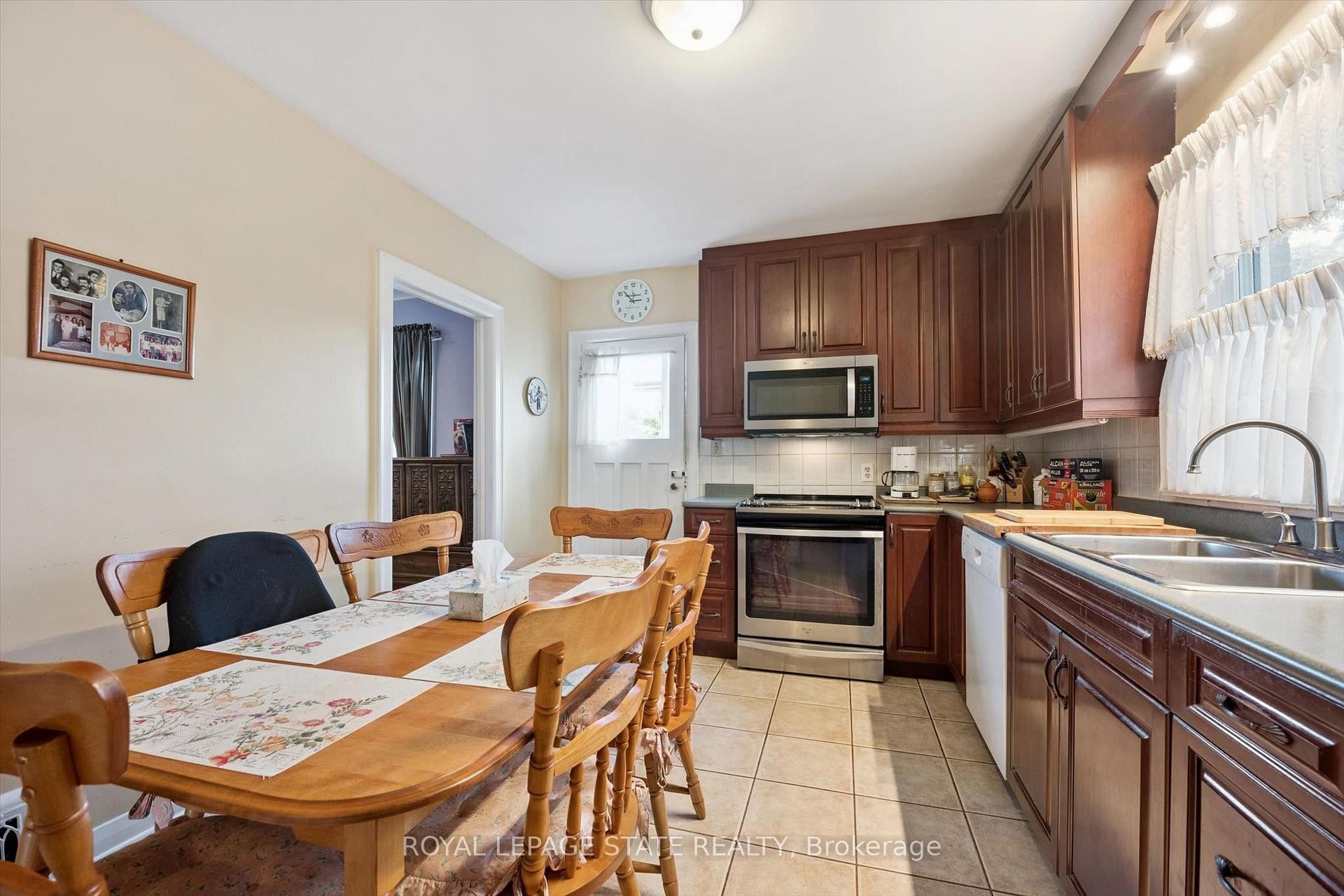 1873 Main Street E, Hamilton, ON - Indoor