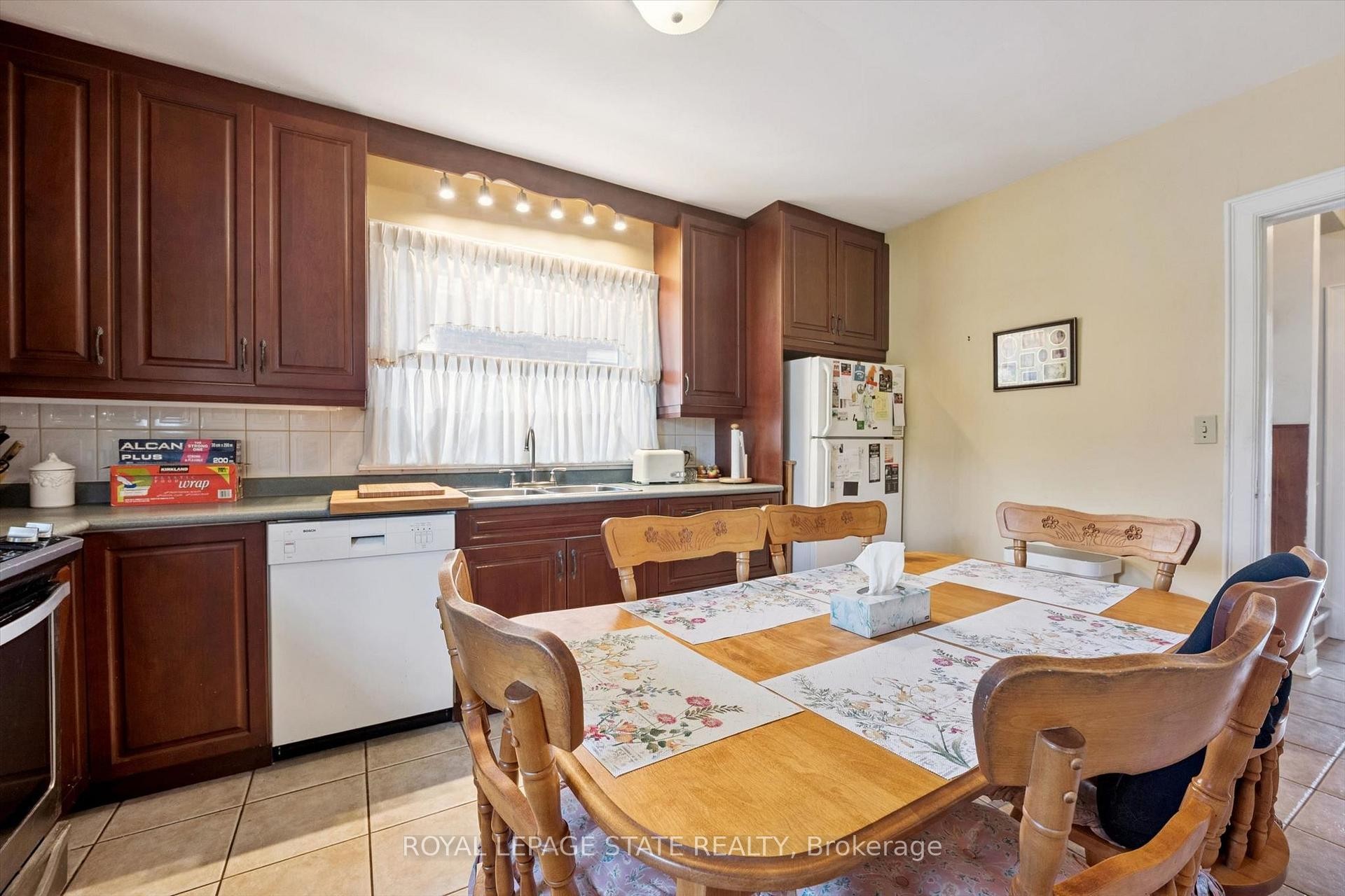1873 Main Street E, Hamilton, ON - Indoor