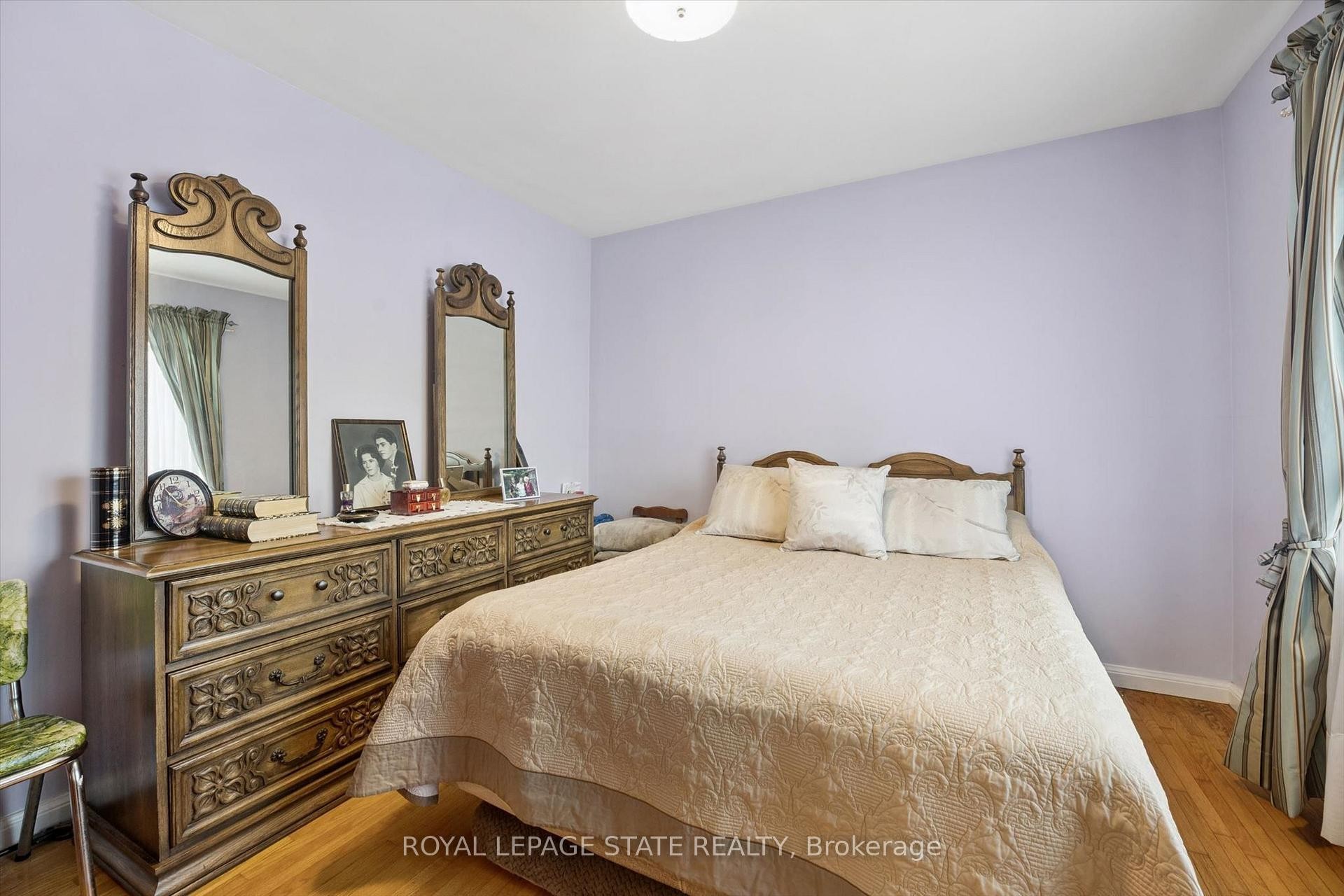 1873 Main Street E, Hamilton, ON - Indoor Photo Showing Bedroom