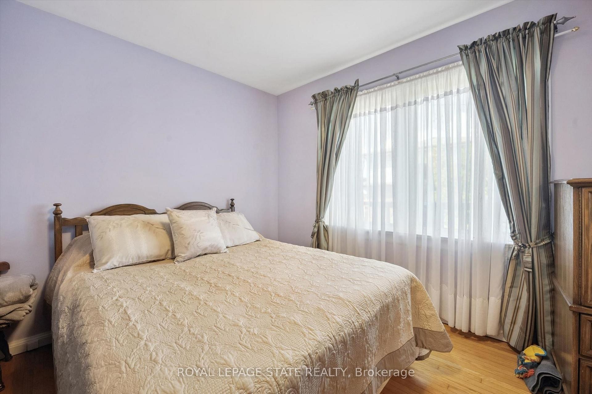 1873 Main Street E, Hamilton, ON - Indoor Photo Showing Bedroom