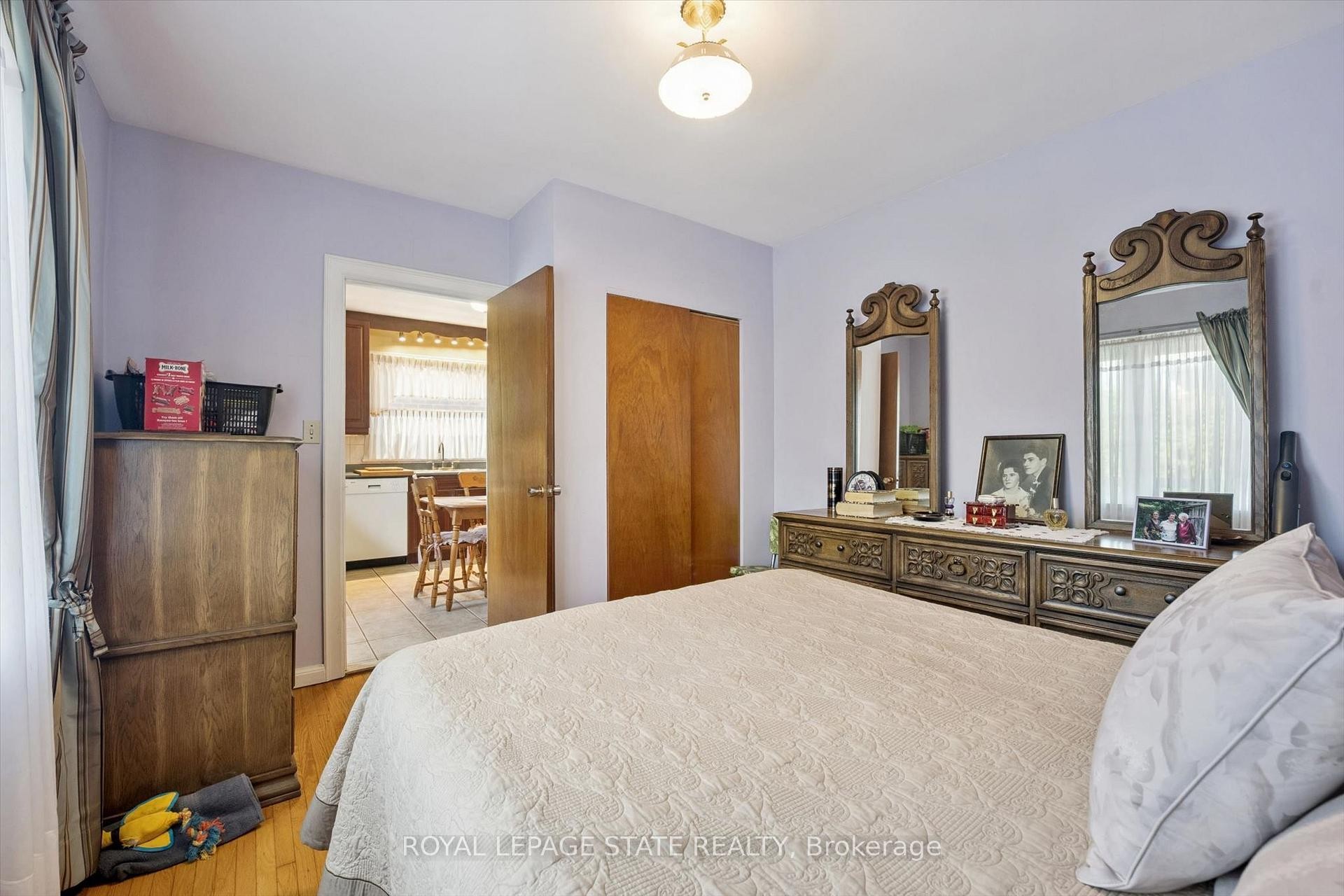 1873 Main Street E, Hamilton, ON - Indoor Photo Showing Bedroom