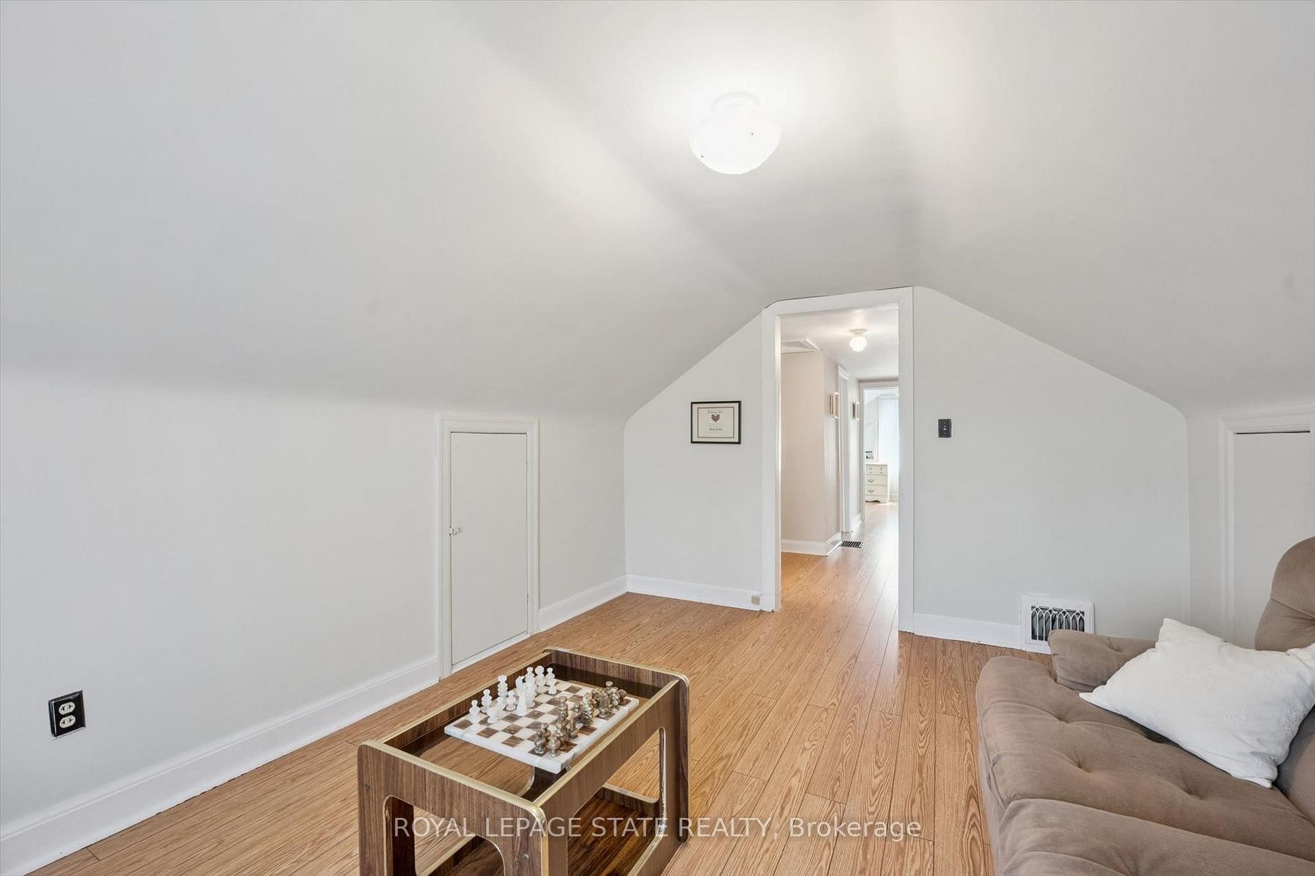 1873 Main Street E, Hamilton, ON - Indoor