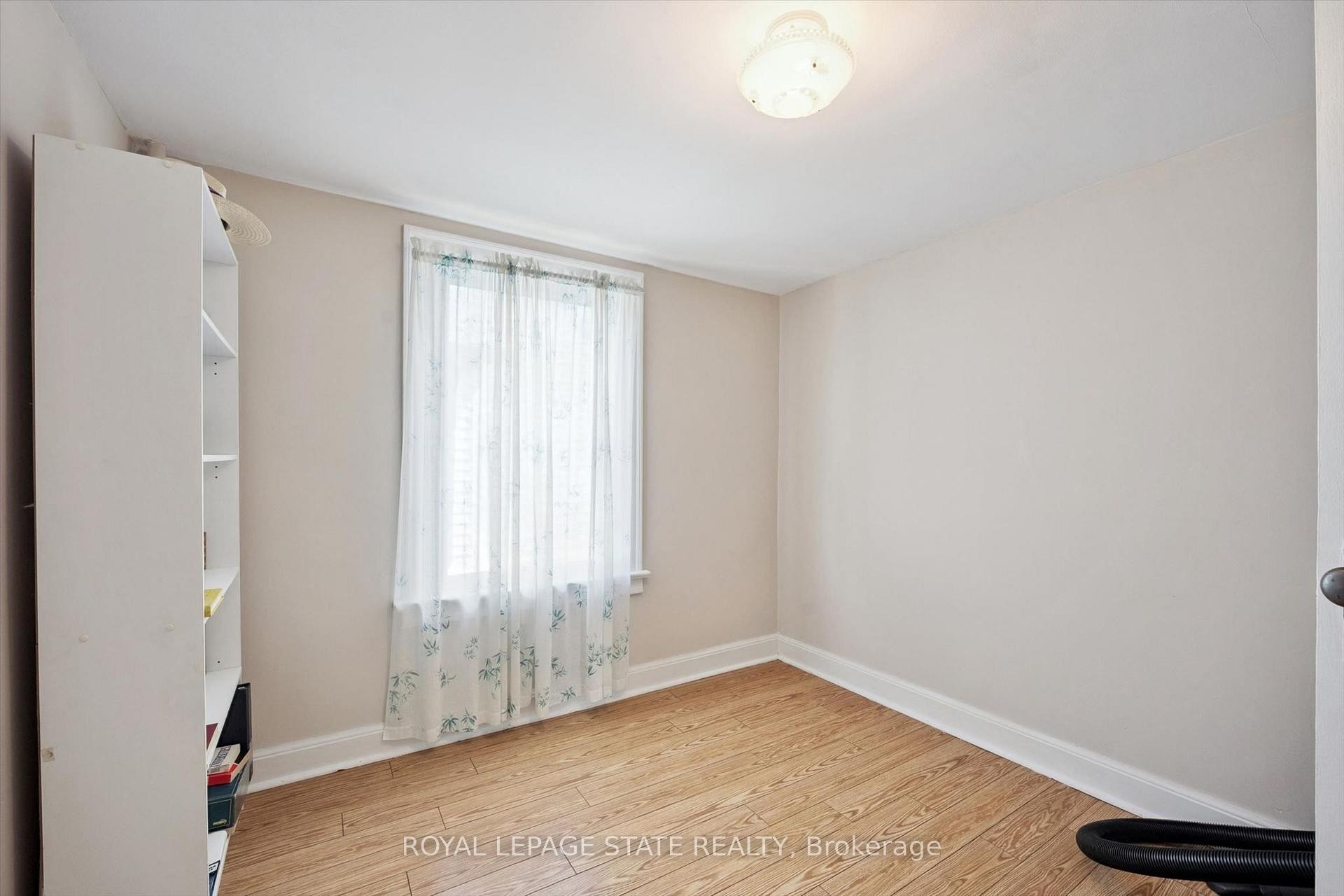 1873 Main Street E, Hamilton, ON - Indoor Photo Showing Other Room