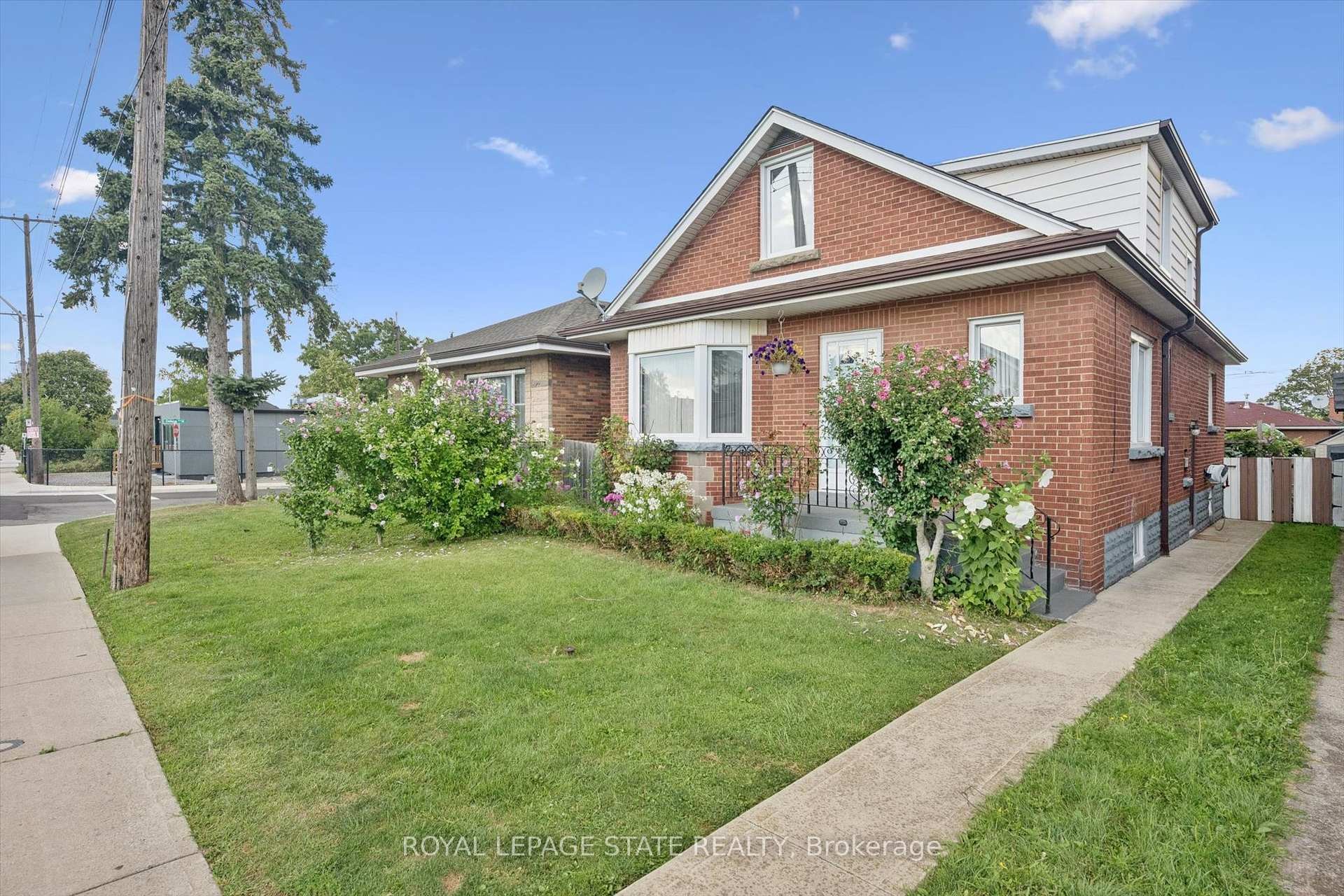 1873 Main Street E, Hamilton, ON - Outdoor