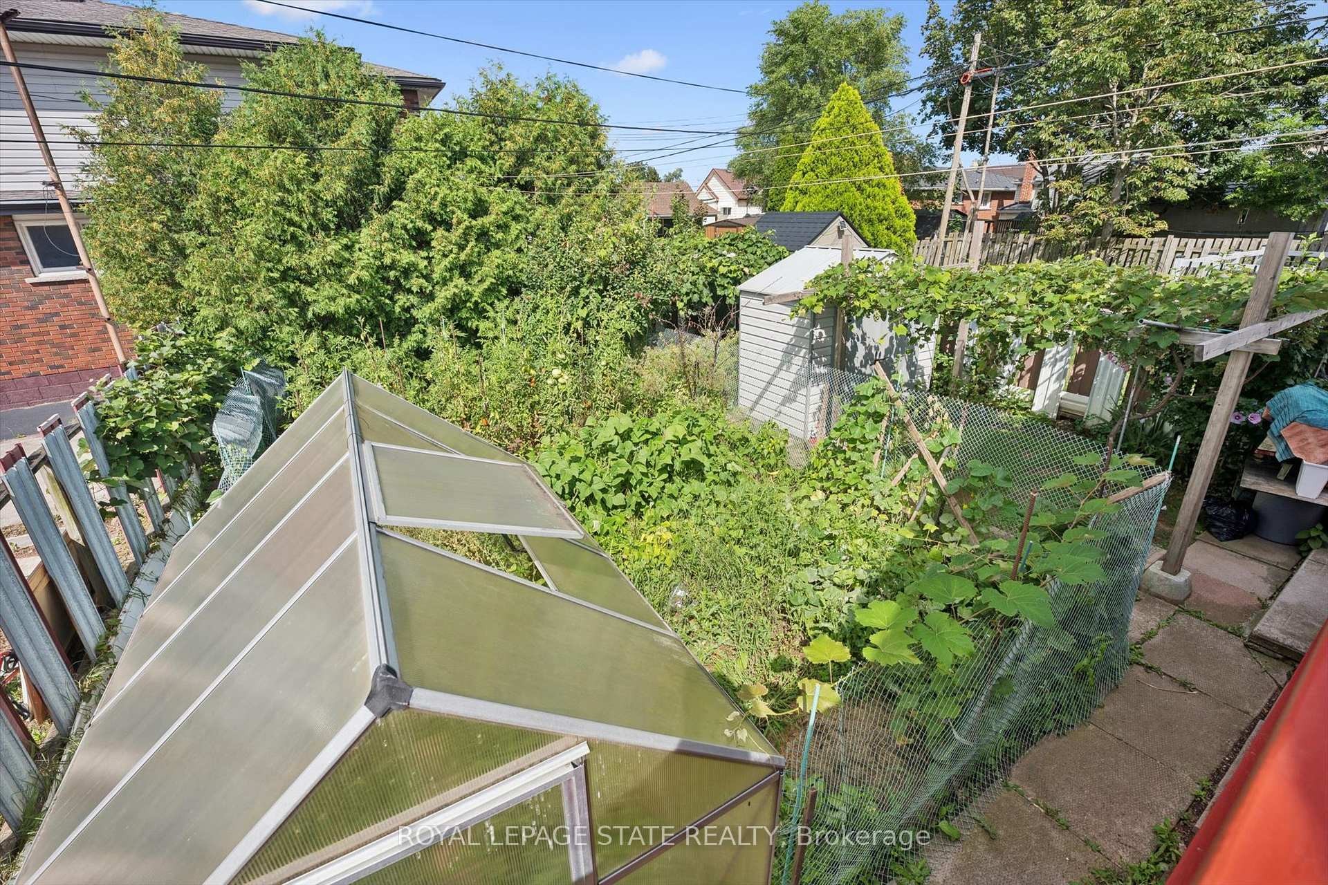 1873 Main Street E, Hamilton, ON - Outdoor