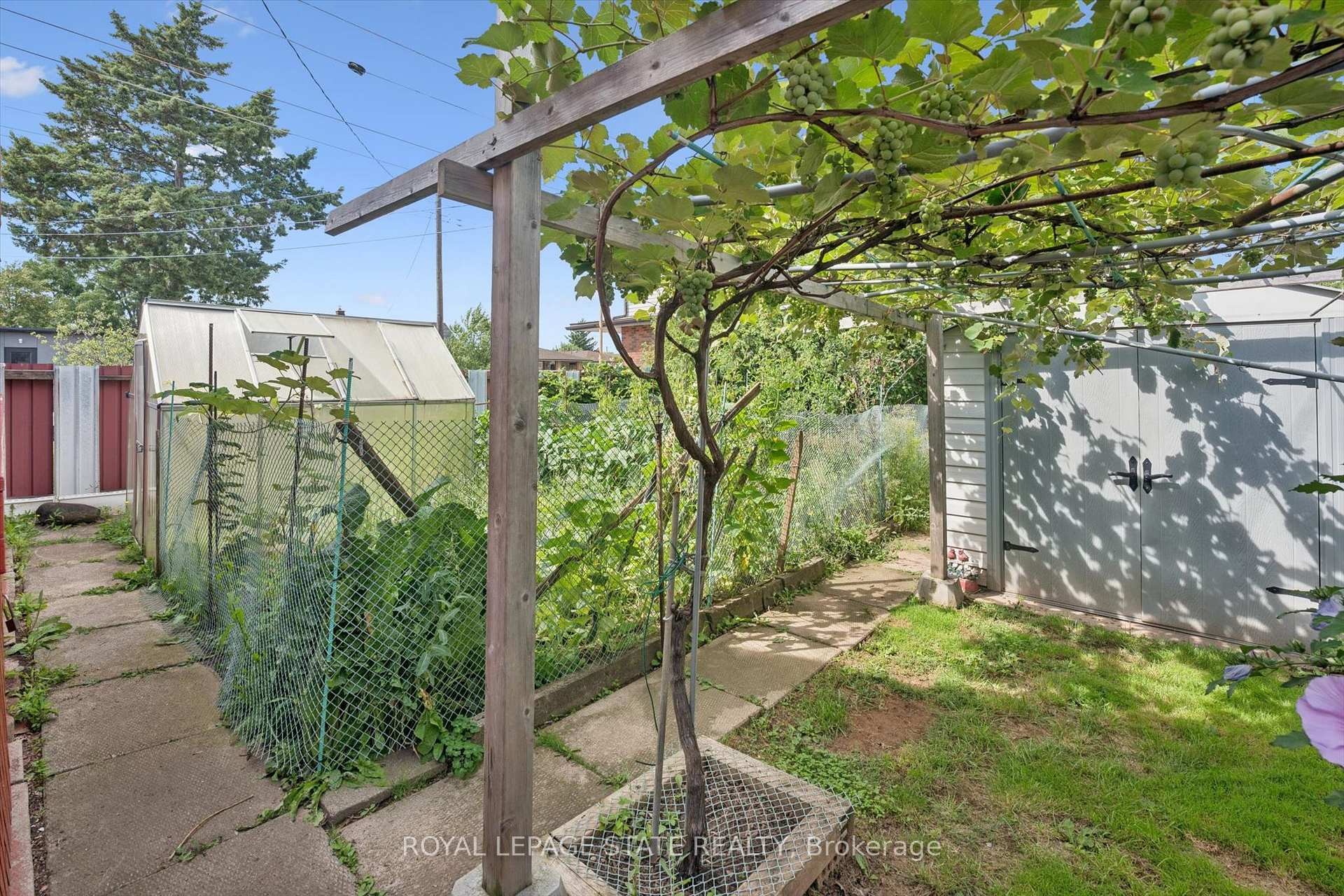 1873 Main Street E, Hamilton, ON - Outdoor
