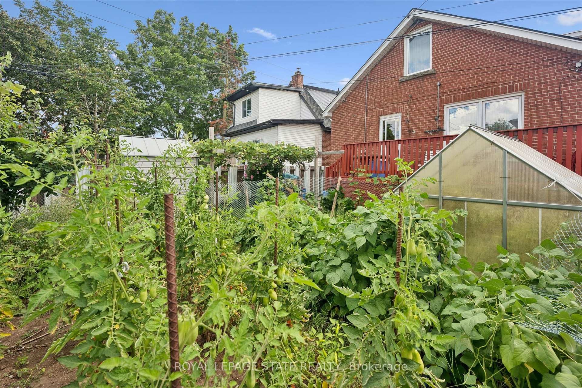 1873 Main Street E, Hamilton, ON - Outdoor