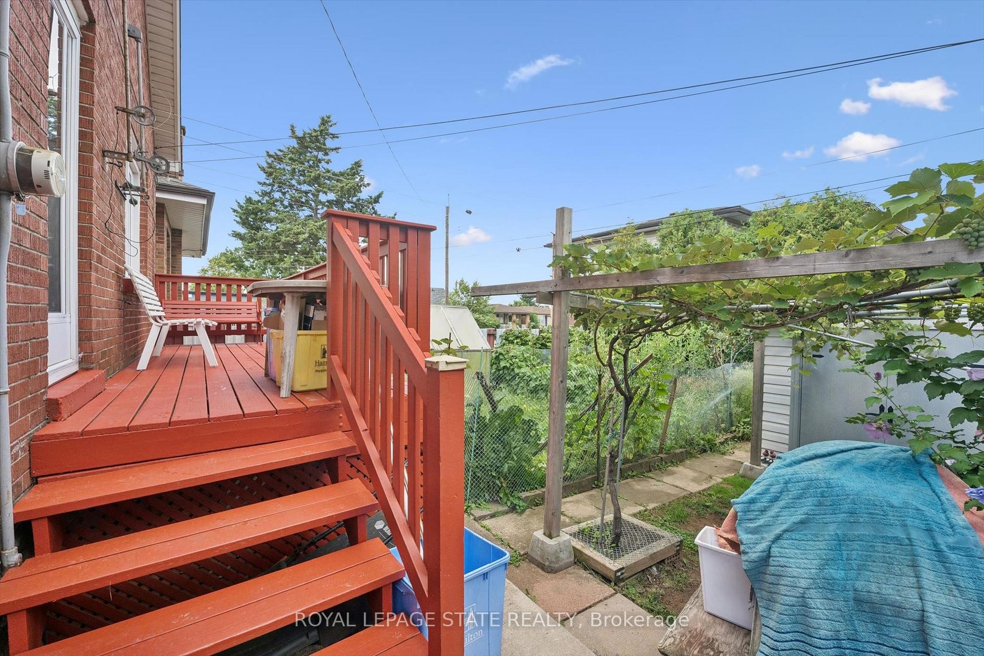 1873 Main Street E, Hamilton, ON - Outdoor