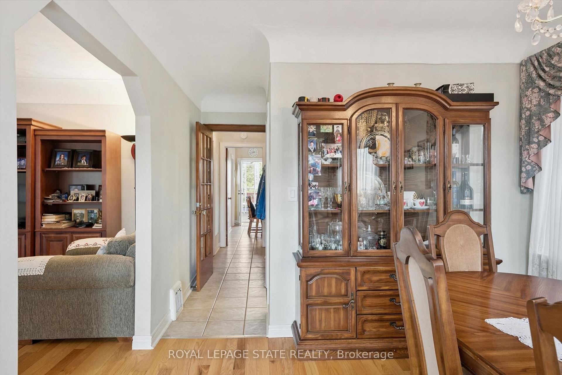 1873 Main Street E, Hamilton, ON - Indoor