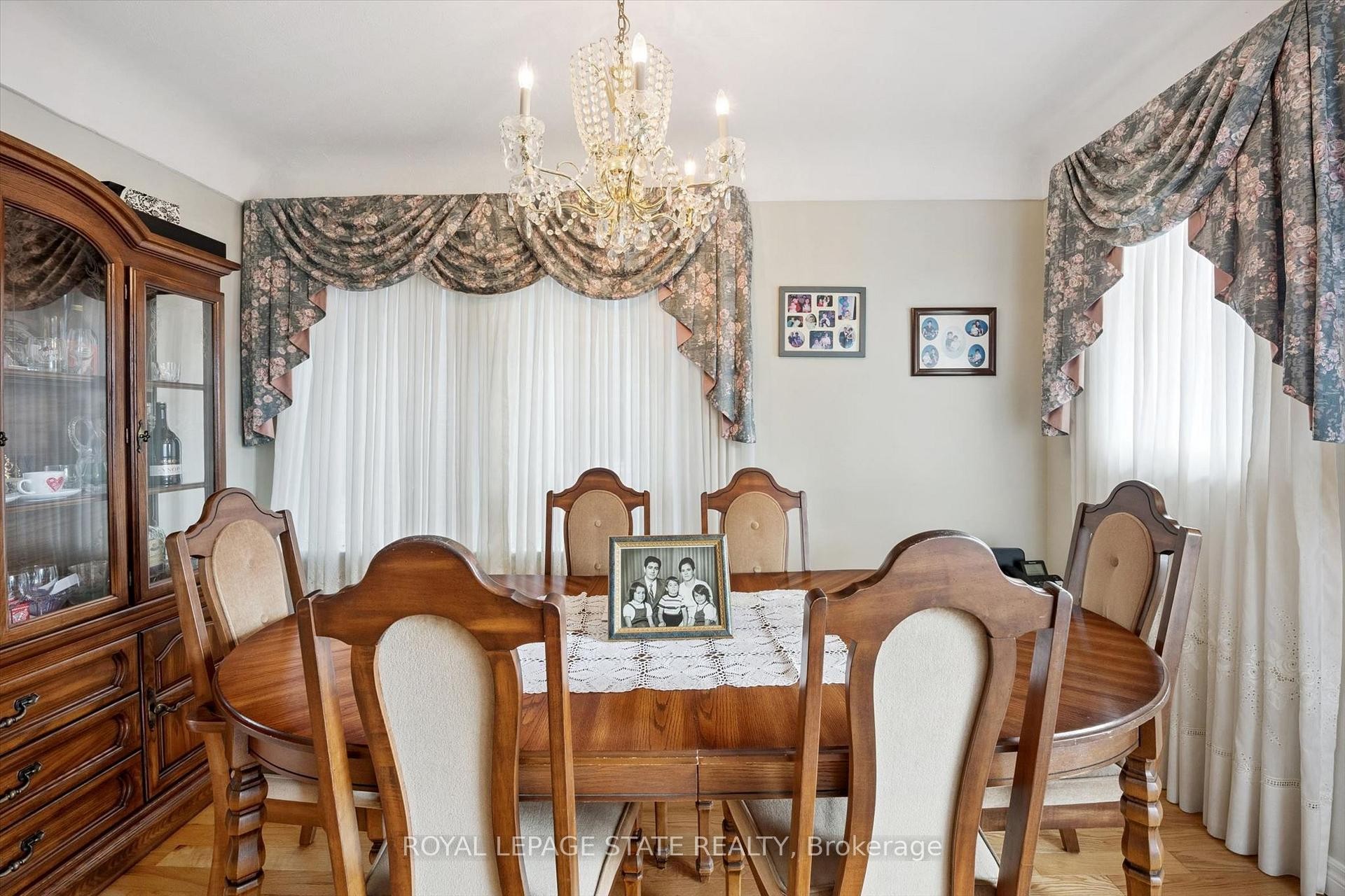 1873 Main Street E, Hamilton, ON - Indoor Photo Showing Dining Room