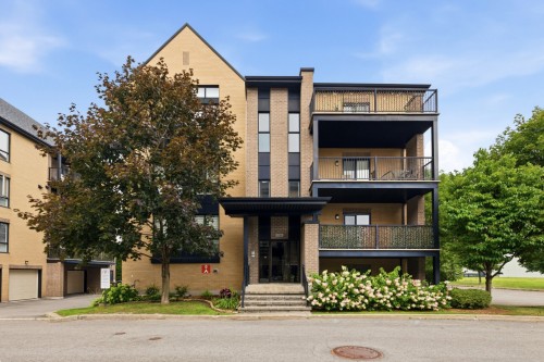 301-3740 Boul. de Chenonceau  Laval (Chomedey), QC H7T 0B2