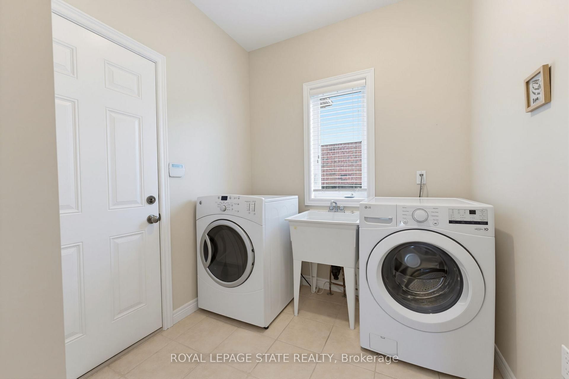 73 Degrow Crescent, Hamilton, ON - Indoor Photo Showing Laundry Room