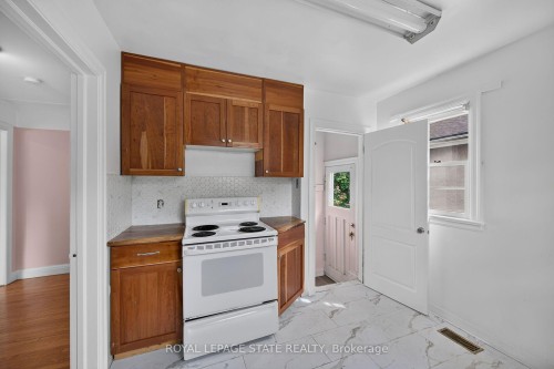 47 Broadway Avenue, Hamilton, ON - Indoor Photo Showing Kitchen
