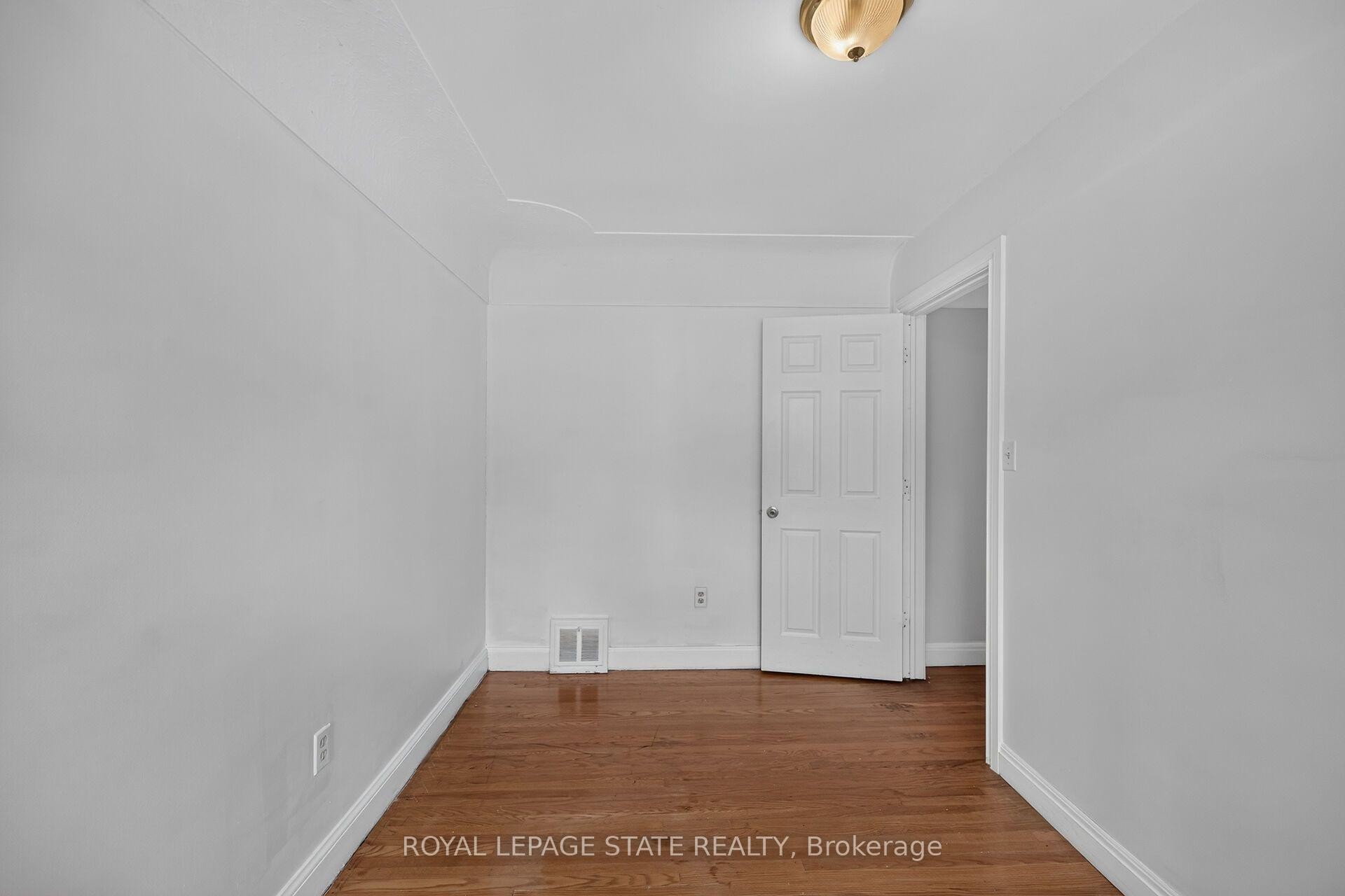 47 Broadway Avenue, Hamilton, ON - Indoor Photo Showing Other Room