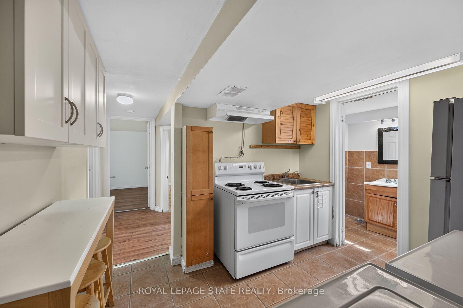 47 Broadway Avenue, Hamilton, ON - Indoor Photo Showing Kitchen