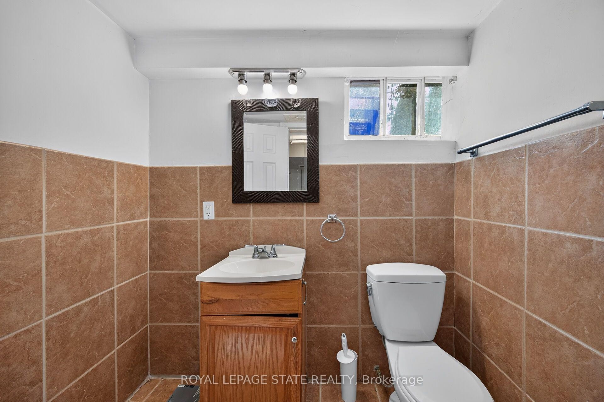 47 Broadway Avenue, Hamilton, ON - Indoor Photo Showing Bathroom
