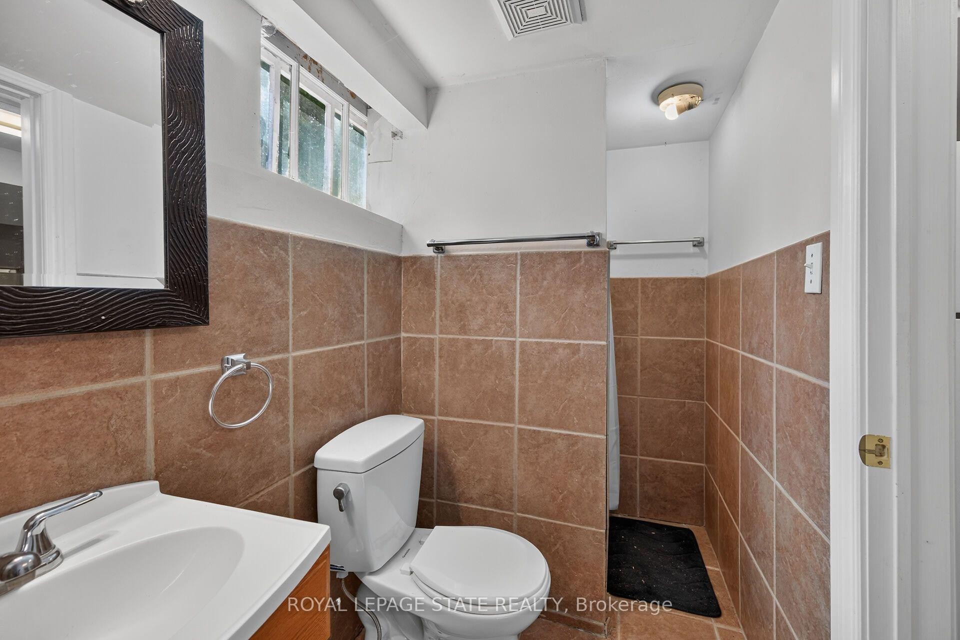 47 Broadway Avenue, Hamilton, ON - Indoor Photo Showing Bathroom