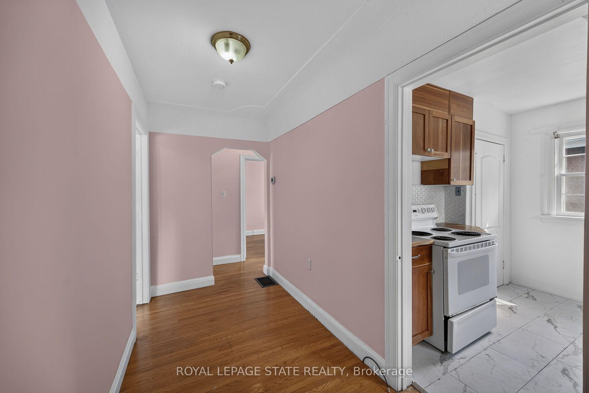 47 Broadway Avenue, Hamilton, ON - Indoor Photo Showing Kitchen